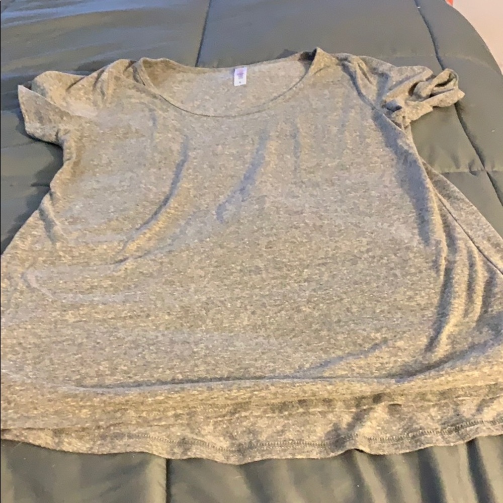 Gray tee shirt